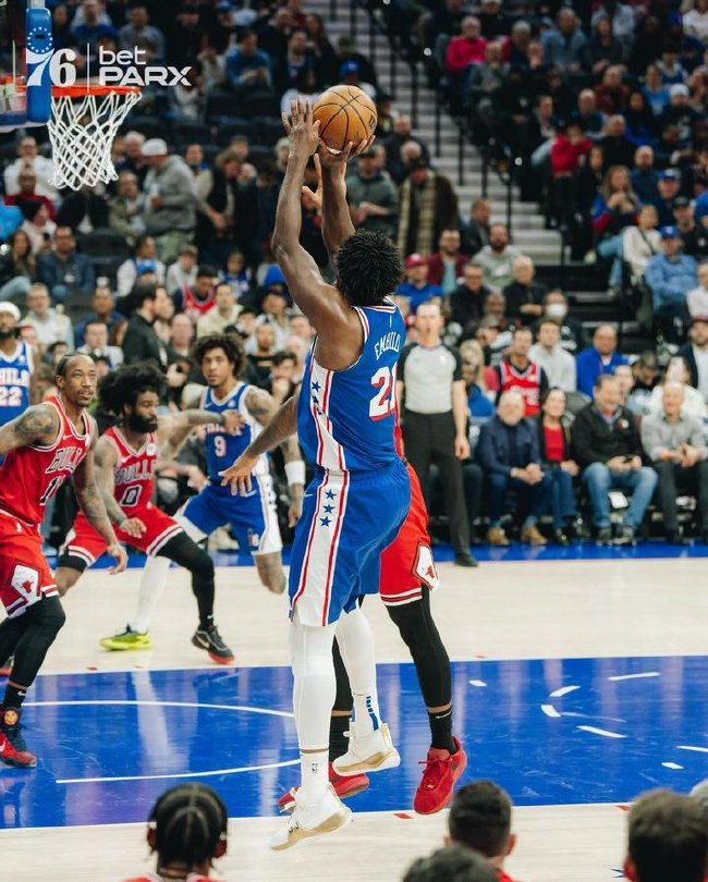 爱游戏tv-凯尔特人绝杀鹈鹕，恩比德扛起全队