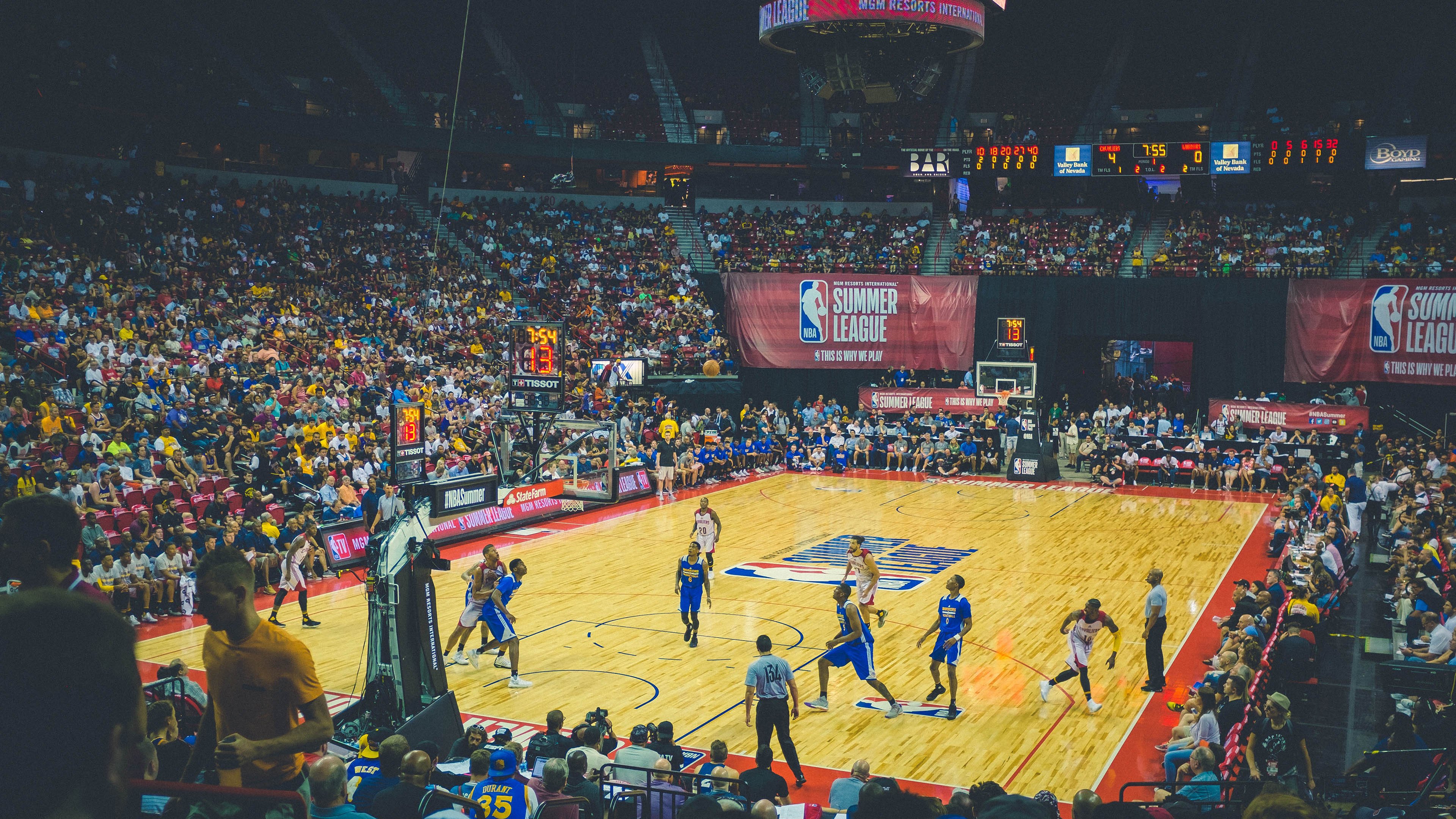 数据革命与草根逆袭，魔术爆冷雄鹿背后的篮球哲学转向